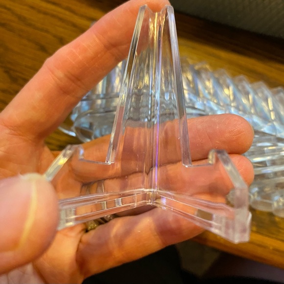 New in box package of 12 clear acrylic easel stands 2.64 inch height from Hipiwe - Picture 8 of 13